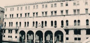 Fondaco_dei_Tedeschi_from_Rialto-702x336