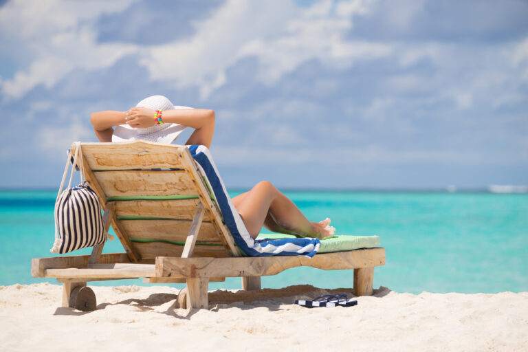 Le vip over 50 italiane sfoggiano al mare una forma fisica perfetta.