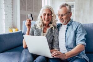 Gli over 50 si danno all'e-commerce in pandemia